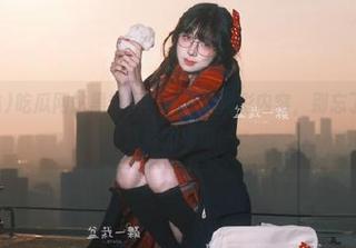 吃瓜网站黑料网页：观看精彩内容，别忘了下载精彩背后的真相！